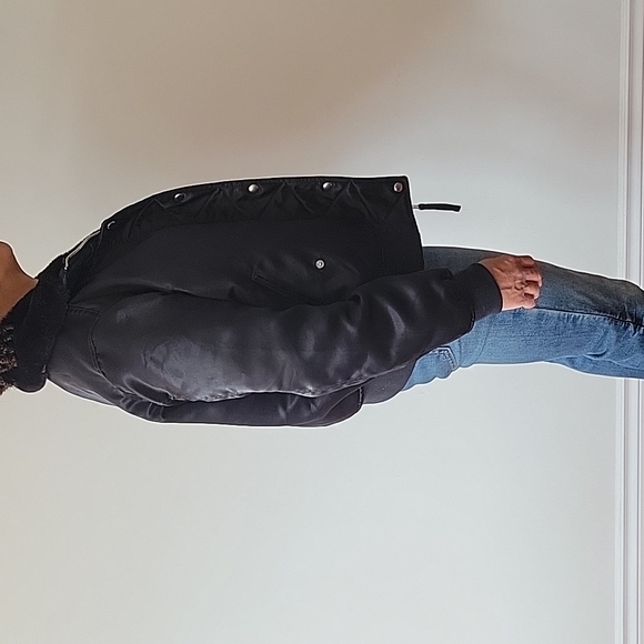 Gap Bomber - Picture 2 of 15